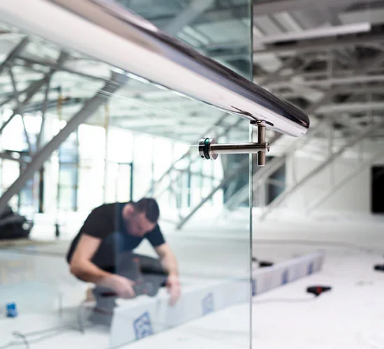 Oakland Park, FL highly skilled glass repair technicians