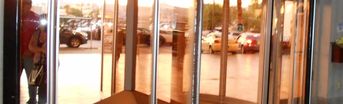 Storefront Glass Repair Cost in Oakland Park, FL